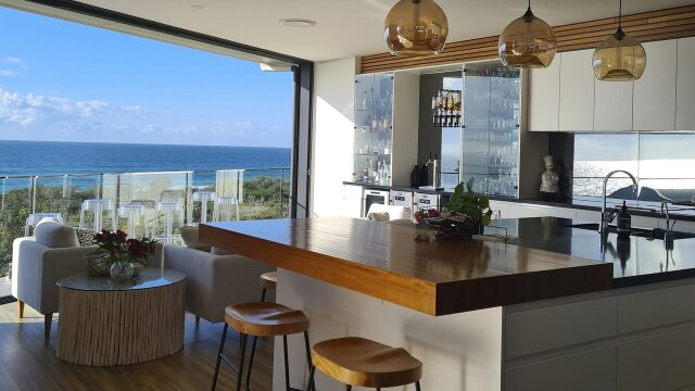 House Hunters International