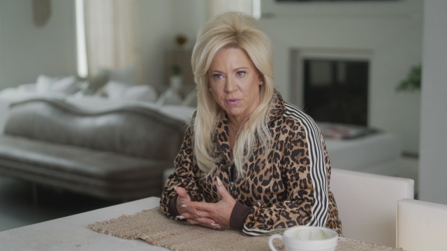 Theresa Caputo: Raising Spirits