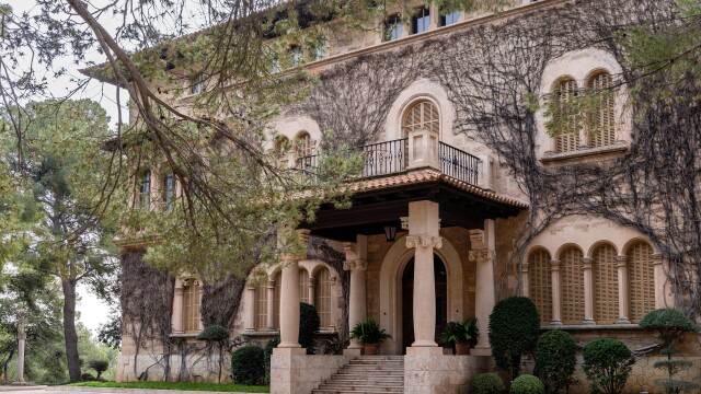 Secrets of the Royal Palaces