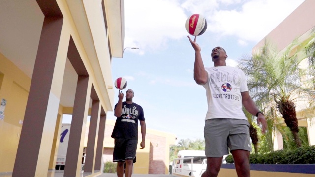 Harlem Globetrotters: Play It Forward