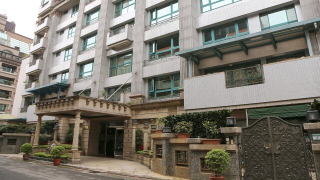 House Hunters International