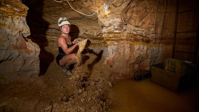 Outback Opal Hunters