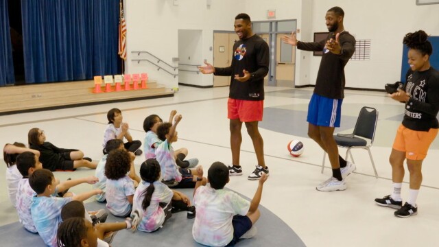 Harlem Globetrotters: Play It Forward