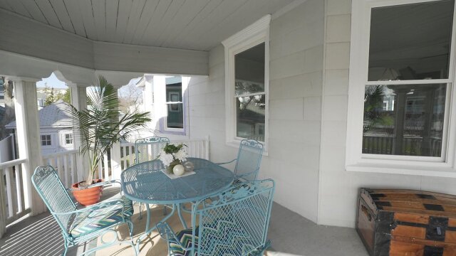 Beachfront Bargain Hunt: Renovation