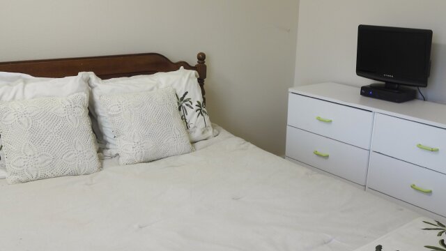 Beachfront Bargain Hunt