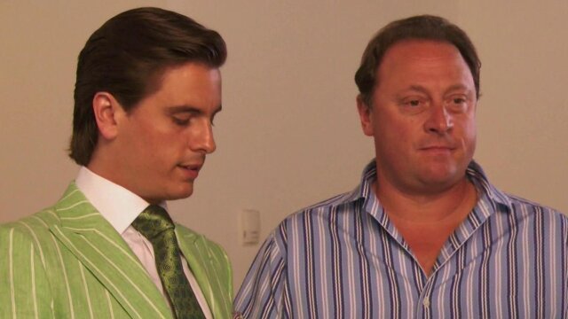 Kourtney & Khloé Take Miami