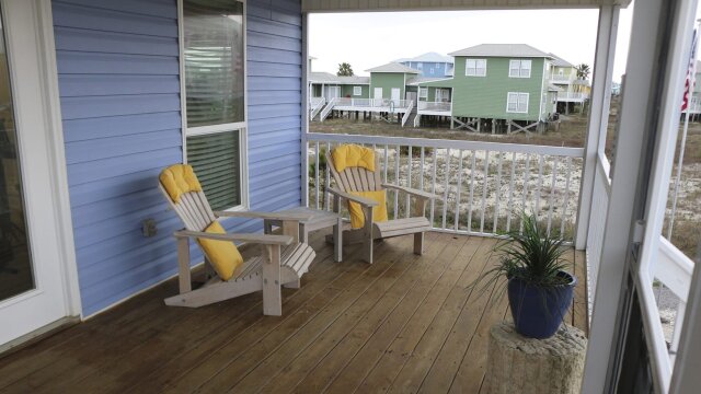 Beachfront Bargain Hunt