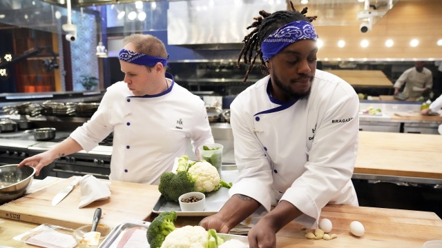 Watch Hell S Kitchen A Hell S Kitchen Special Delivery S22 E12 TV   360