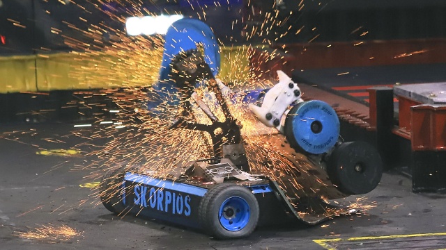 Watch BattleBots Champions: Sin City: Let the Slugfests Begin S8 E1 ...