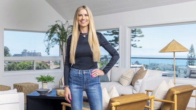 Watch Christina on the Coast Renew for the Ocean View S4 E12 | TV Shows ...