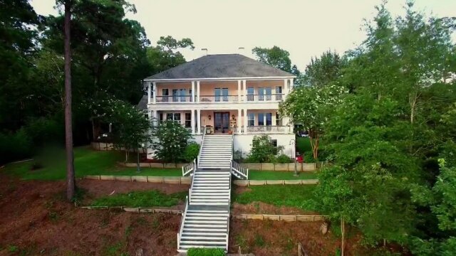 Watch Mega Decks Southern Plantation-Style Deck S3 E13 | TV Shows | DIRECTV