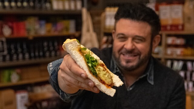 Adam Richman Eats Britain