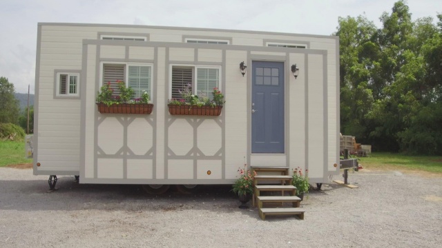 Tiny House Nation: Back to the Build