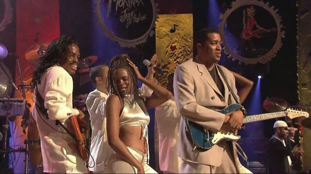 Earth Wind and Fire: Live