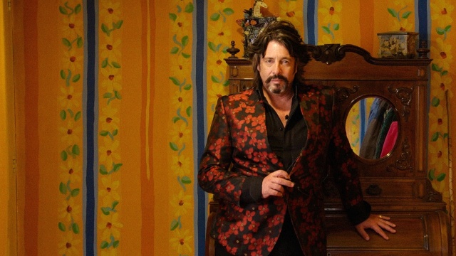 Outrageous Homes With Laurence Llewelyn Bowen