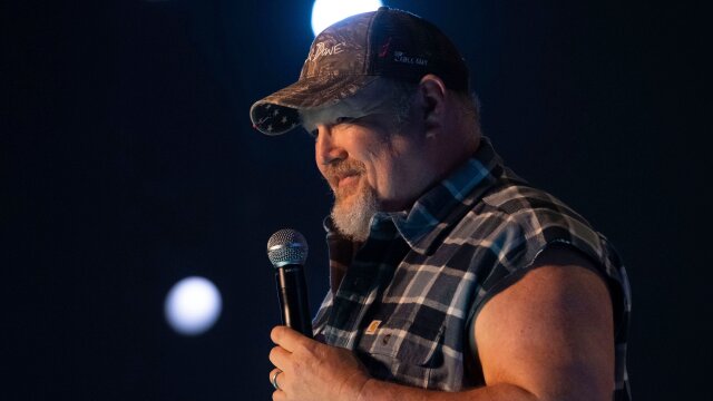 Larry the Cable Guy: Remain Seated