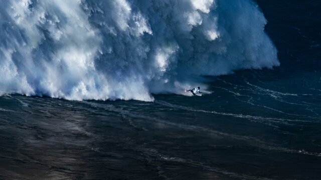 100-Foot Wave