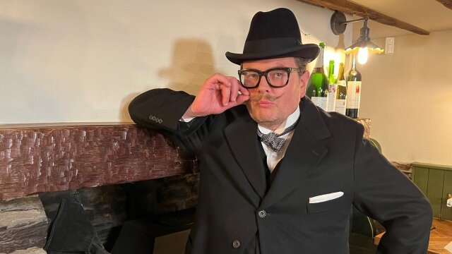 Alan Carr's Adventures with Agatha Christie