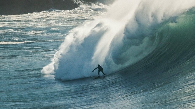 100-Foot Wave