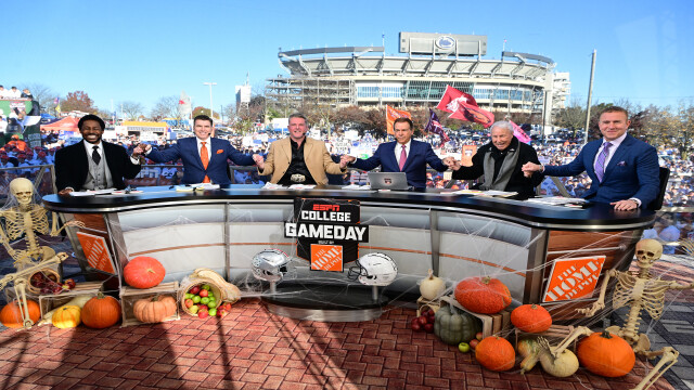 Watch College GameDay Online Streaming DIRECTV